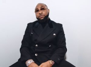 Davido doa cerca de 200 mil dólares para orfanatos nigerianos