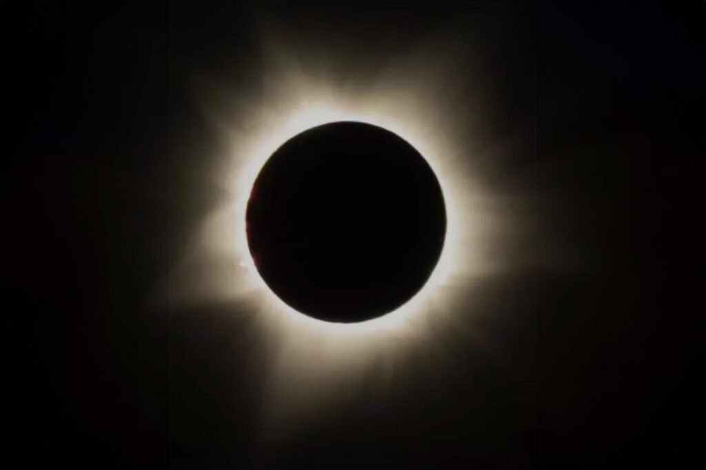 América do Norte pára para ver eclipse solar total