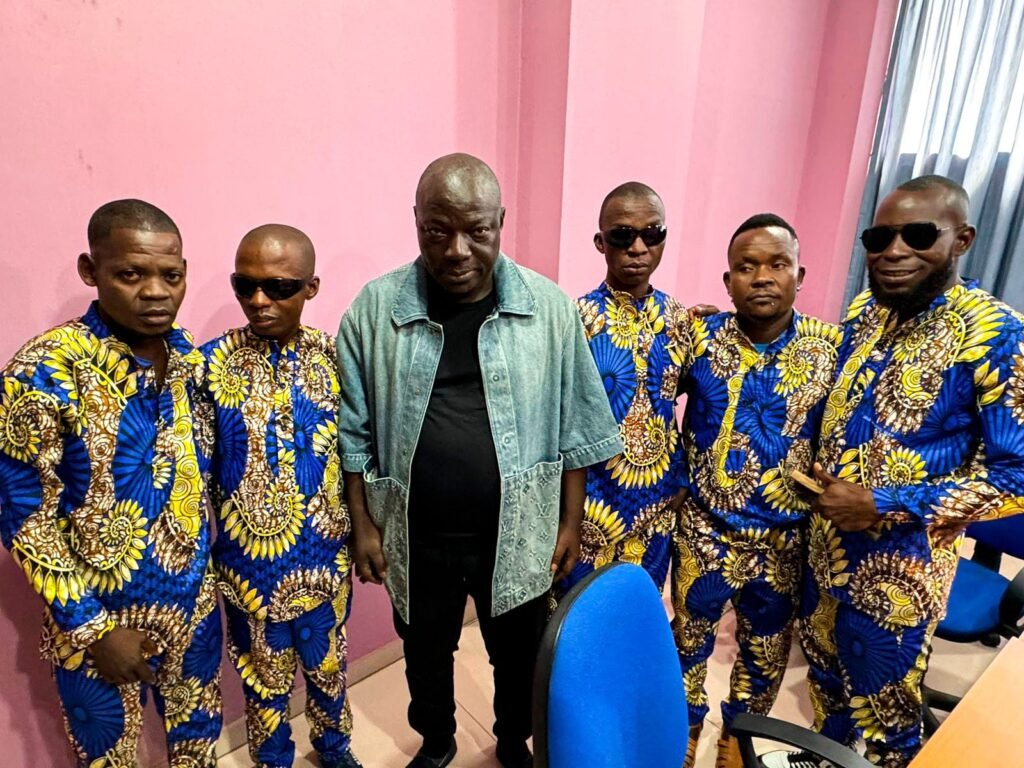 Bento Kangamba oferece 5 casas aos membros do grupo Tunjila Tuajokota Bento Kangamba oferece 5 casas aos membros do grupo Tunjila Tuajokota