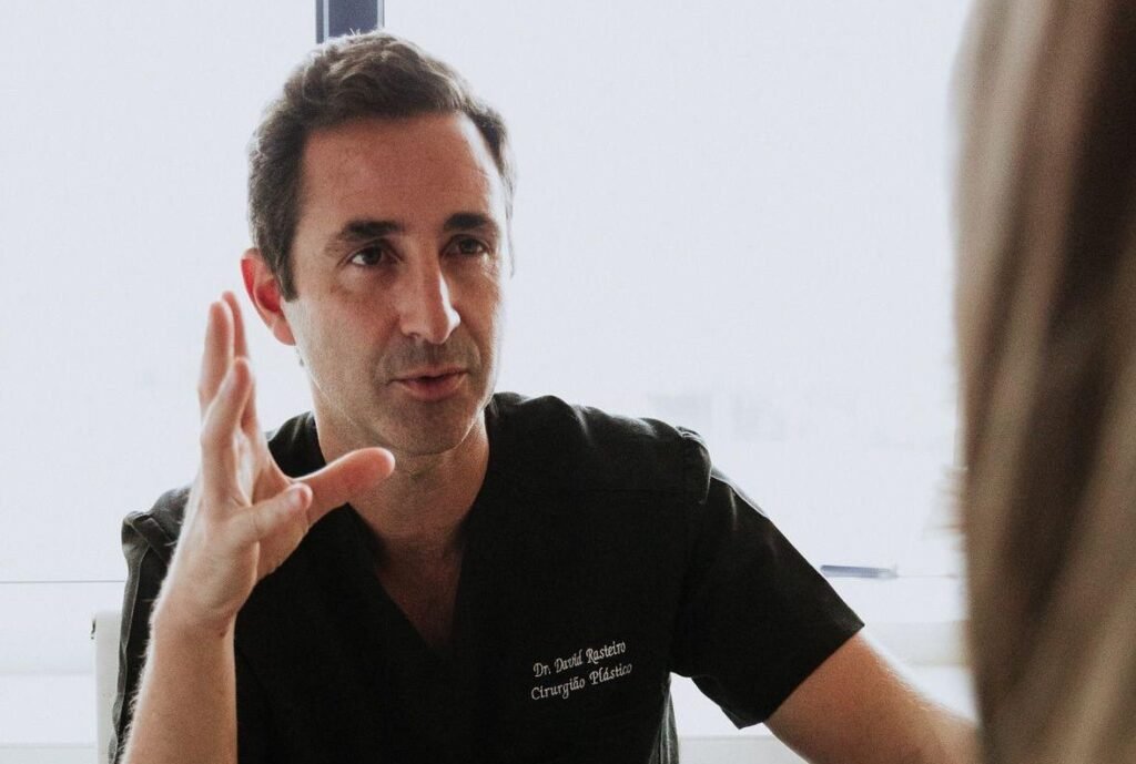 Dr. David Rasteiro realiza workshops e palestras em Angola sobre cirurgia plástica e medicina estética
