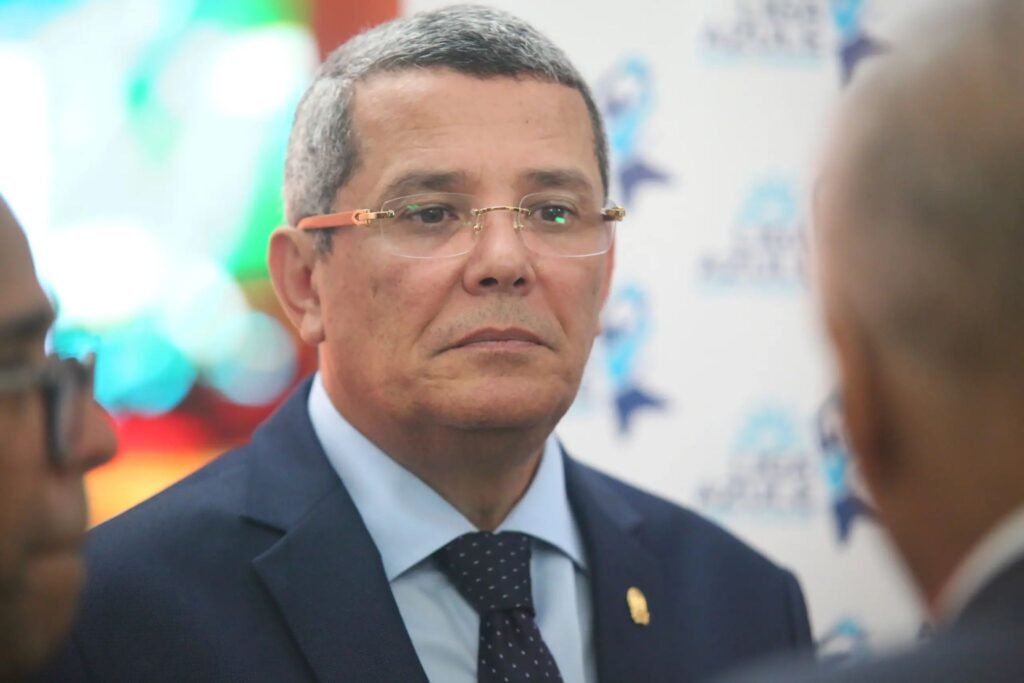 Rui Falcão considera que “não faz sentido” o Ministério do Comércio licenciar ginásios para prática desportiva em Angola