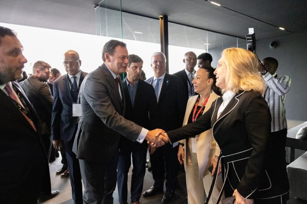 Grupo Cosal apresenta protótipo de lounges e novo portfólio de carros elétricos ao Primeiro-Ministro de Portugal