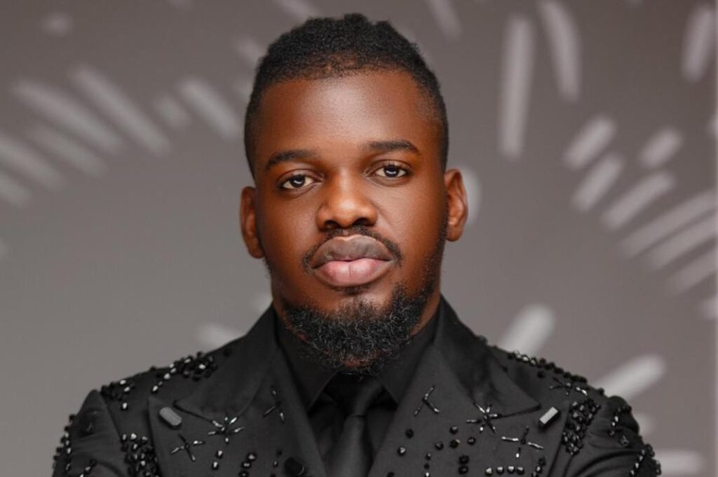 Button Rose desfaz corações com o impactante lançamento de ‘Última Lágrima’ Button Rose desfaz corações com o impactante lançamento de ‘Última Lágrima’