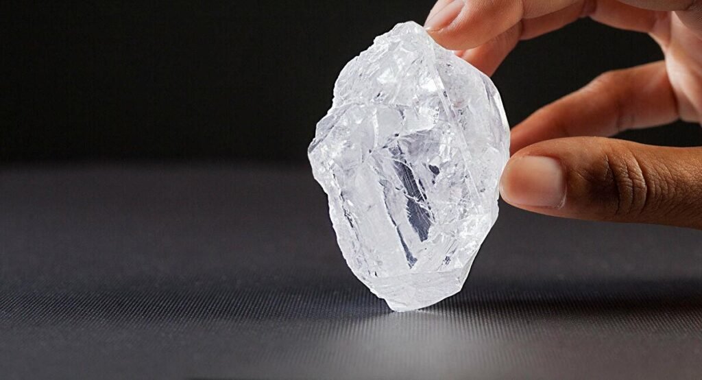 Diamante com mais de 100 quilates encontrado em Angola
