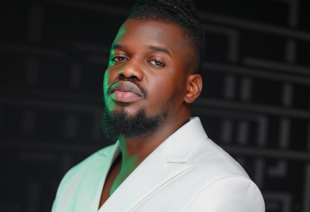 “Última Lágrima” de Button Rose ocupa o topo da prestigiada playlist portuguesa Dancing Kizomba “Última Lágrima” de Button Rose ocupa o topo da prestigiada playlist portuguesa Dancing Kizomba