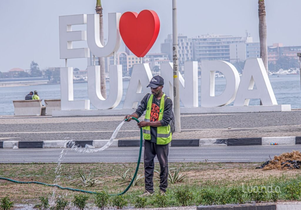 Governo de Luanda trabalha na melhoria e recuperação dos jardins na cidade