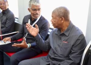 PR faz viagem de 45 km de comboio entre a estação do Bungo e o novo Aeroporto Internacional Dr. António Agostinho Neto