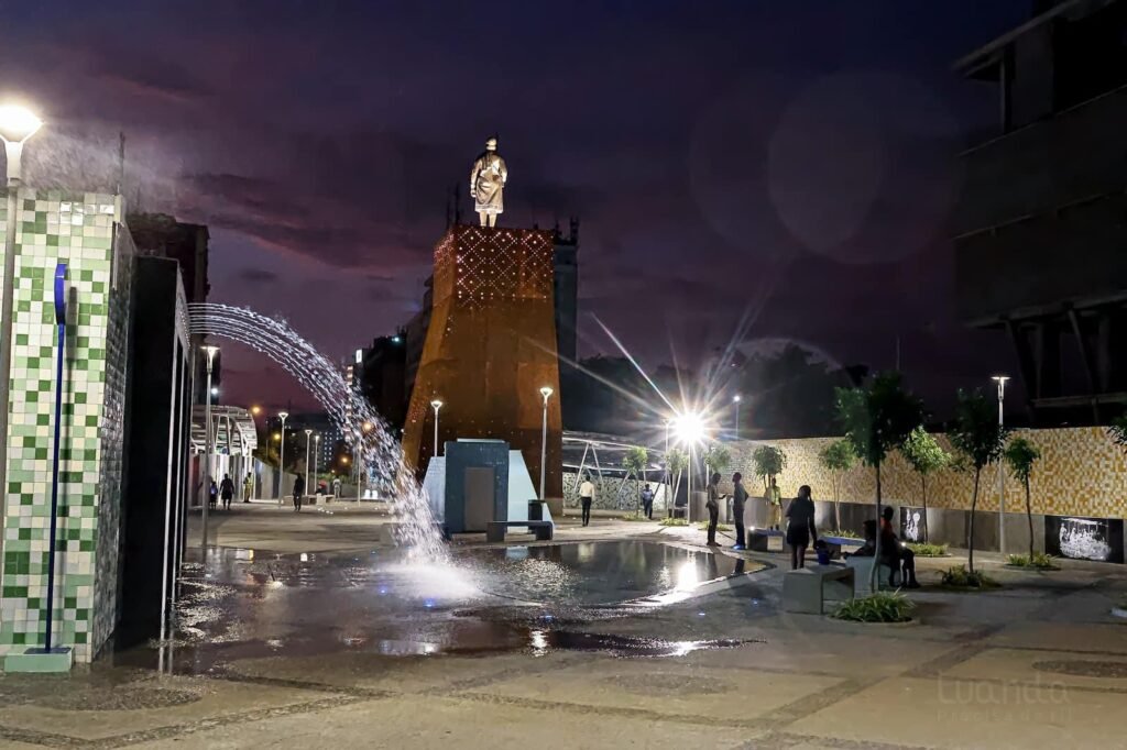 Governo Provincial de Luanda lamenta que jovens tenham tomado banho no largo do Kinaxixi