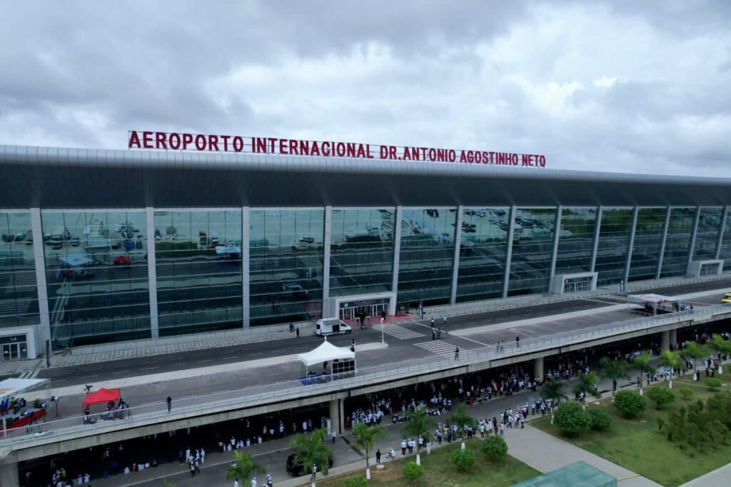 Aeroporto Internacional Dr. António Agostinho Neto certificado para voos nacionais e internacionais