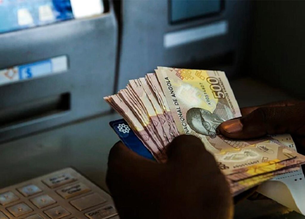 Levantamento em ATM aumenta para 180 mil kwanzas por dia a partir de fevereiro Levantamento em ATM aumenta para 180 mil kwanzas por dia a partir de fevereiro
