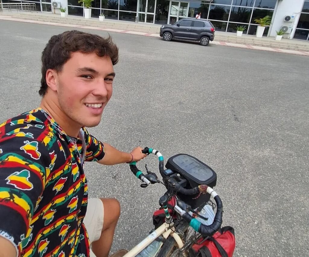 Ciclista de 22 anos sai de Portugal a Angola de bicicleta