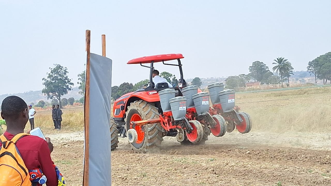 Carrinho Agri implementa programa de mecanização agrícola
