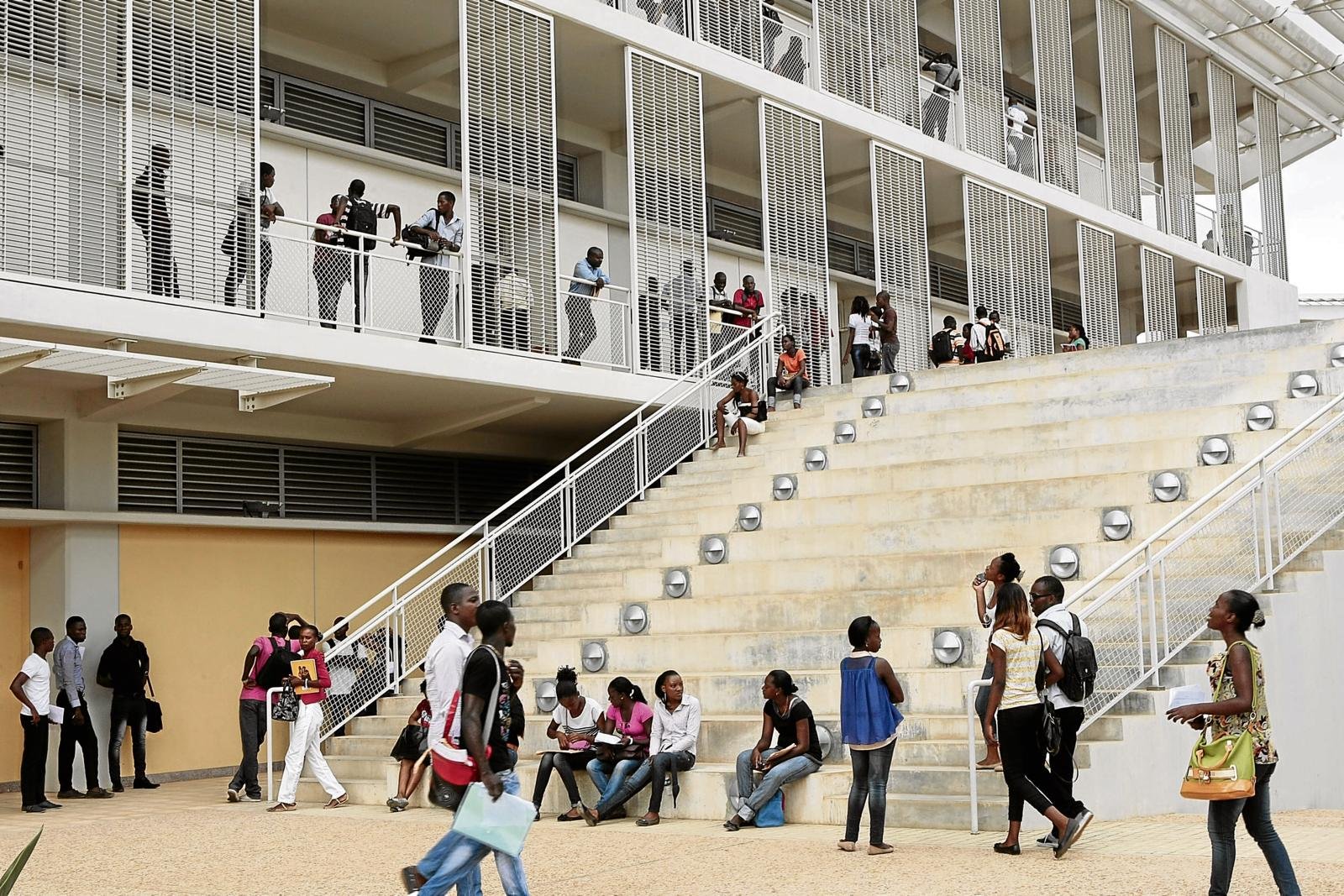 UAN é a primeira universidade a operar com acesso pleno à internet fornecida pelo Angosat-2 9 UAN é a primeira universidade a operar com acesso pleno à internet fornecida pelo Angosat-2