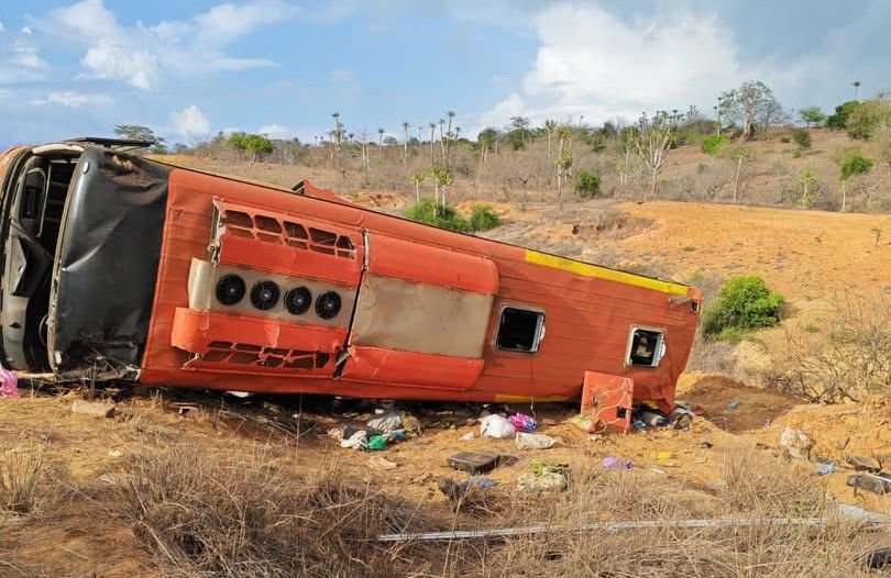 Trágico acidente com autocarro provoca mortes e feridos na zona do Sangano, em Cabo Ledo.