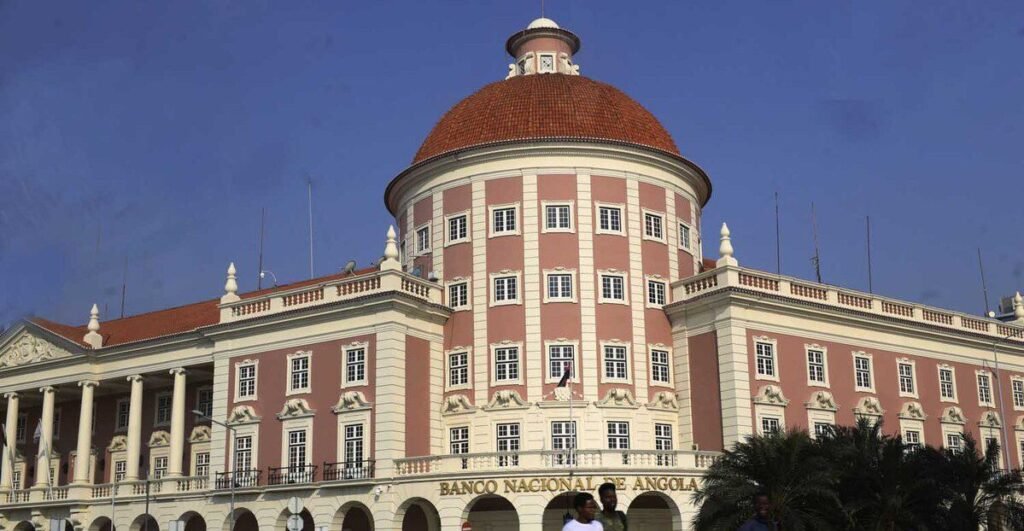 BNA reduz para 150 mil USD o limite anual de transferências para o exterior feitas por pessoas singulares BNA reduz para 150 mil USD o limite anual de transferências para o exterior feitas por pessoas singulares
