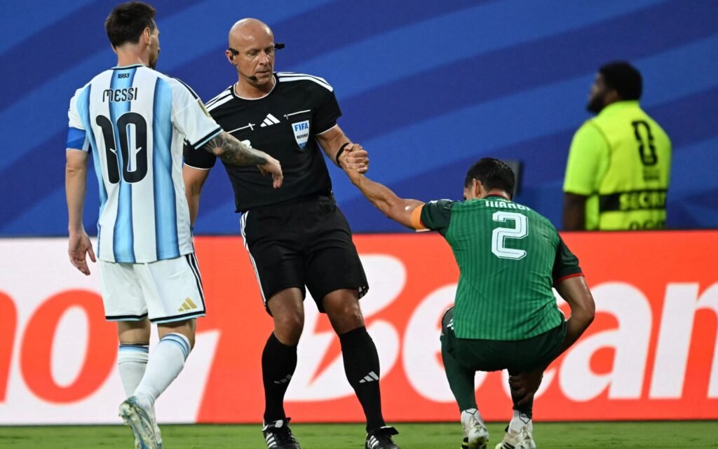 Argélia apresenta queixa contra Messi