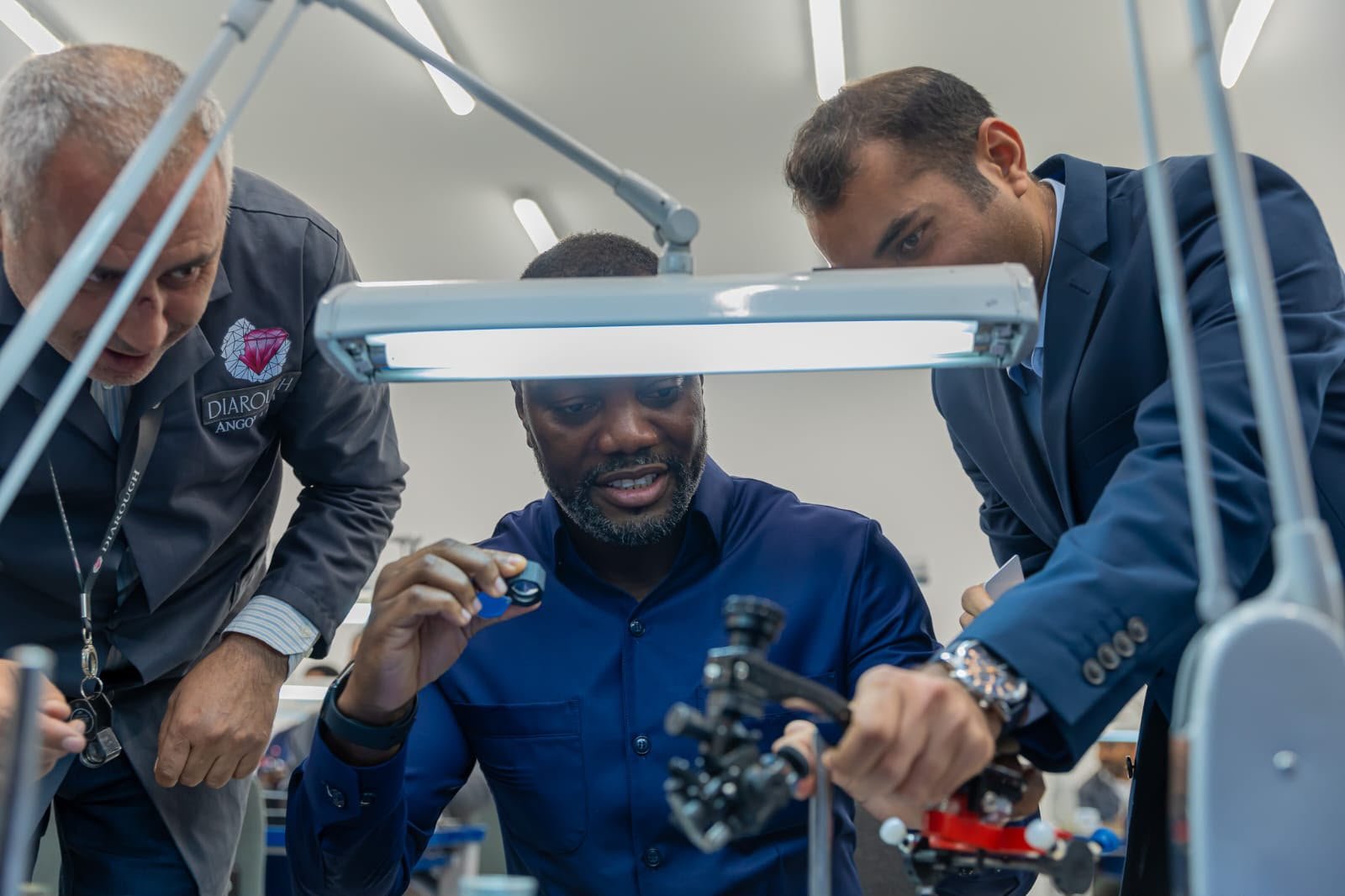 Lunda-Sul brilha com nova fábrica de lapidação: 100 empregos locais, tecnologia e futuro para os jovens e famílias