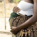 Angola prevê colocar microchips contraceptivos em mulheres para prevenir a gravidez precoce
